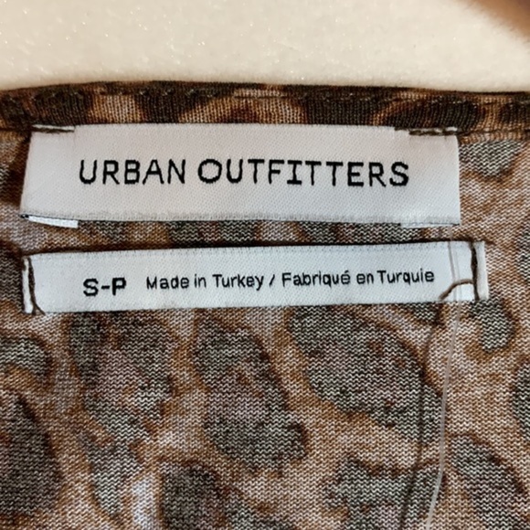 Urban Outfitters Cheetah Print V-Neck Midi Dress NWT - Picture 8 of 10